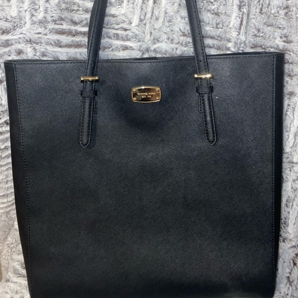 Michael Kors Handbags - Michael Kors tote